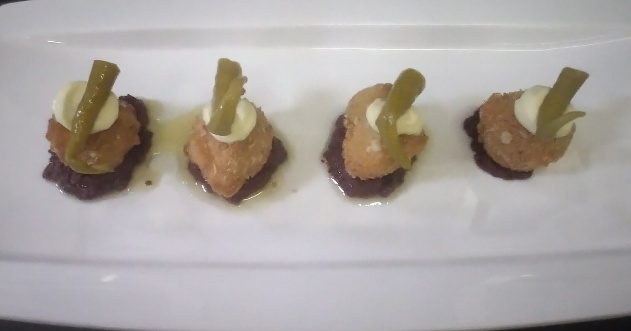 Nuggets de pintada de Poleniño y guindilla