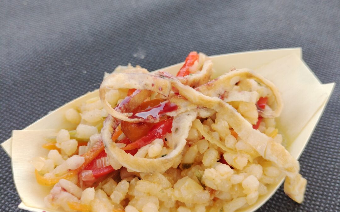 Arroz frito ecológico con hortalizas de Monegros, tiras de huevo campero de Grañén y caramelo de vino de Lanaja