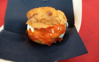 Profiterol de picadillo vegetal de las Cinco Villas, con morcilla y crema de queso de Biota