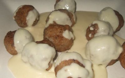 Bolas de Longaniza de Erla con crema de queso Dos Arbas