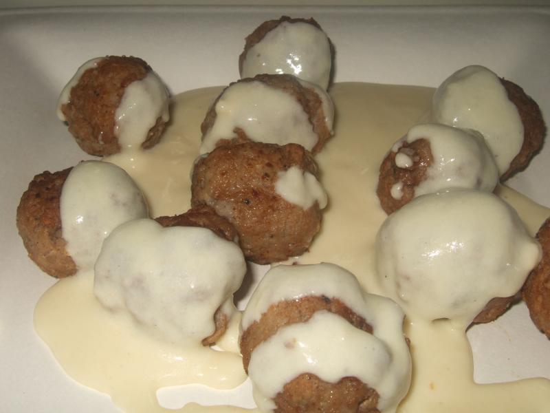 Bolas de Longaniza de Erla con crema de queso Dos Arbas
