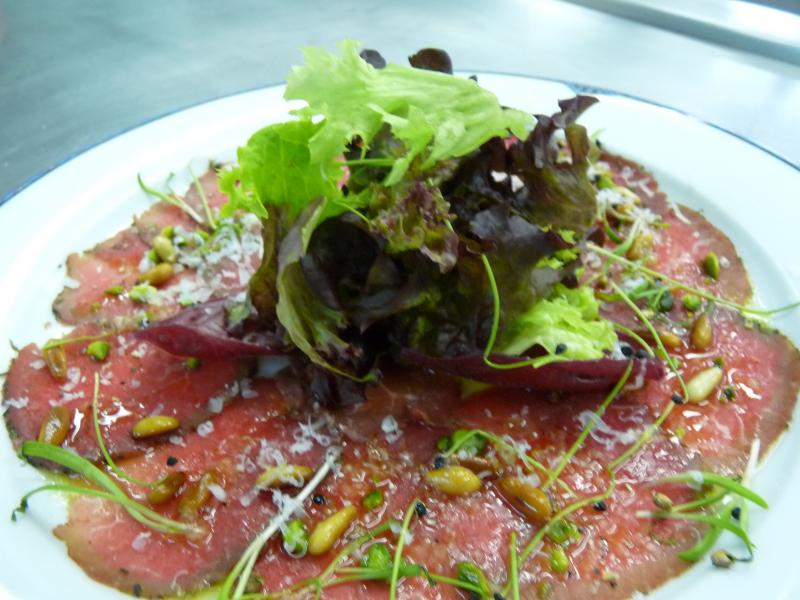 Carpaccio de ternera al aroma de cardamomo y oximel