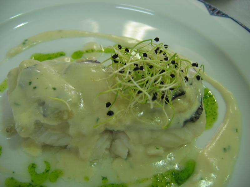 Suprema de merluza con cocochas y trufa negra