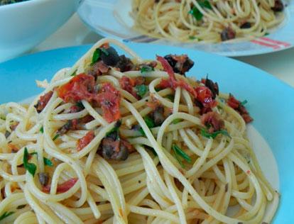 Espagueti ecológico al pesto rojo de Caspe