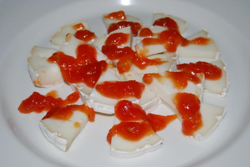 Queso de pasta blanda de cabra de Radiquero con mermelada de Tomate del Moncayo